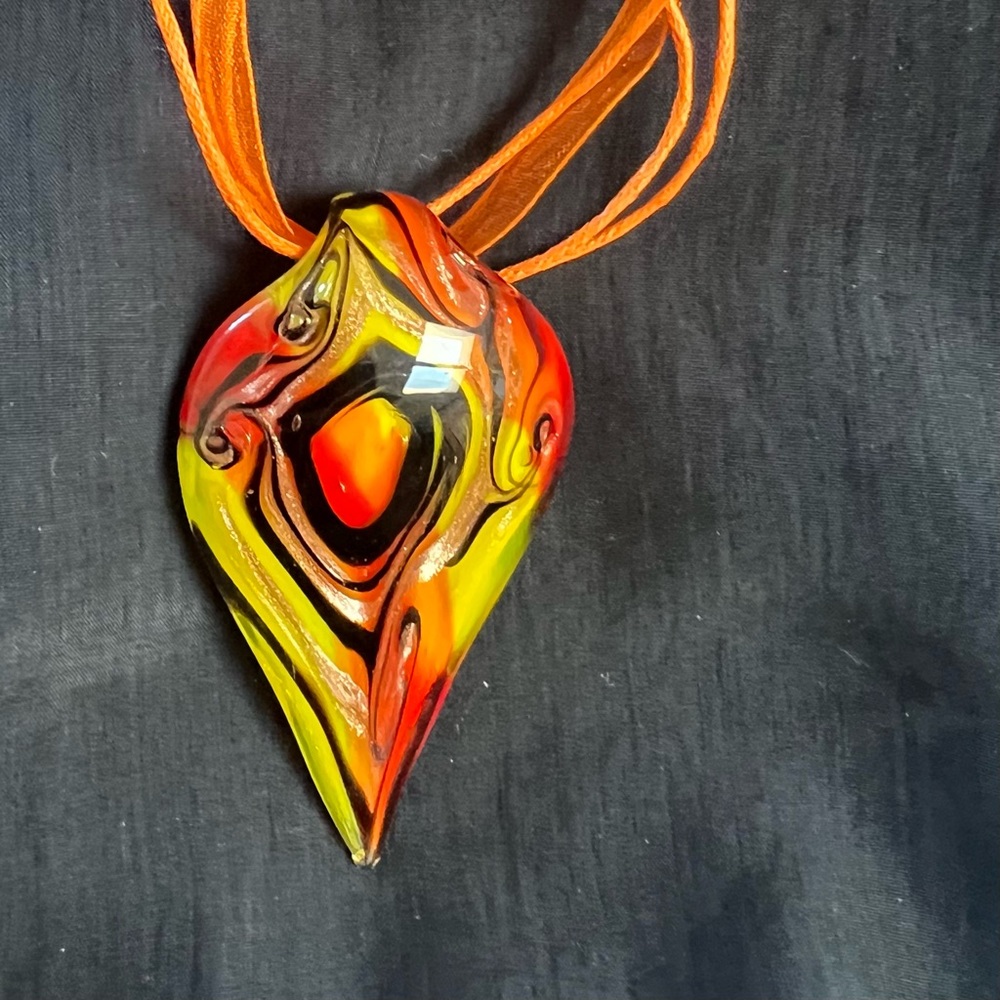 Blown glass necklace - Picture 2 of 8